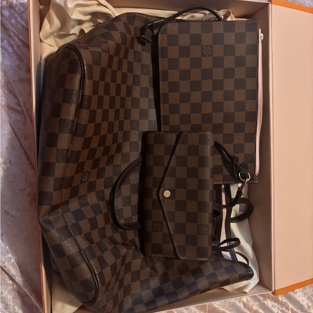 LV Authentic Damier/pink interior MM Purse & Wallet